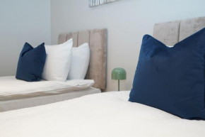 Easy 2 Manage Wisteria House, Heathrow Haven, Free Parking